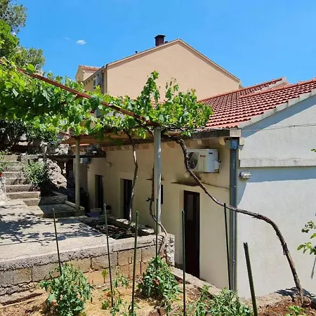 Guest house Maruska Sobra